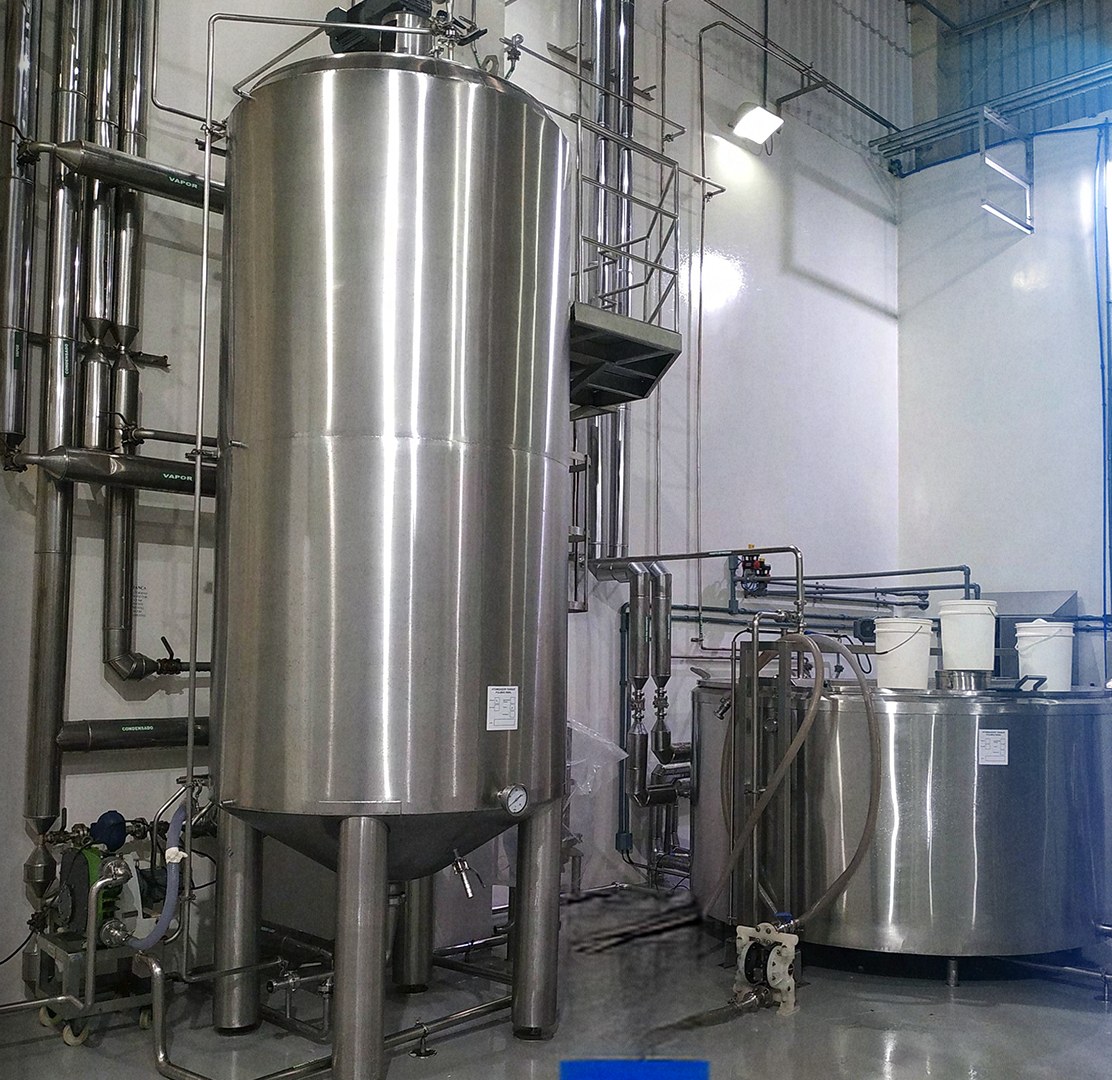 Tanques em aço inox da Faccinox — acabamento interno sanitário