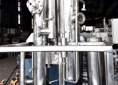 Destilador e coluna em aço inox fabricados pela Faccinox