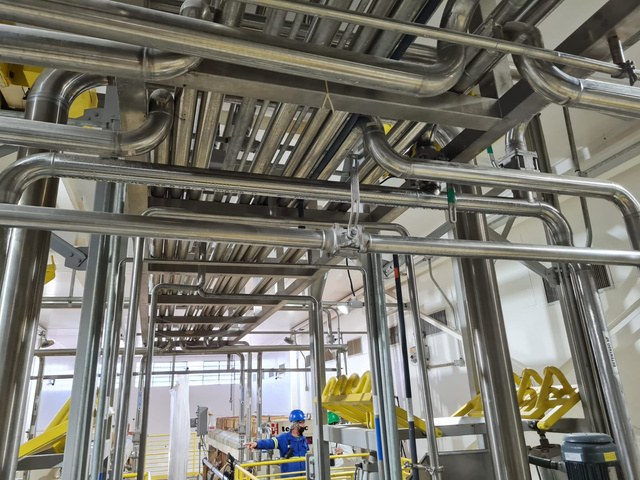 Montagem e manutenção de tubulação em aço inox pela Faccinox