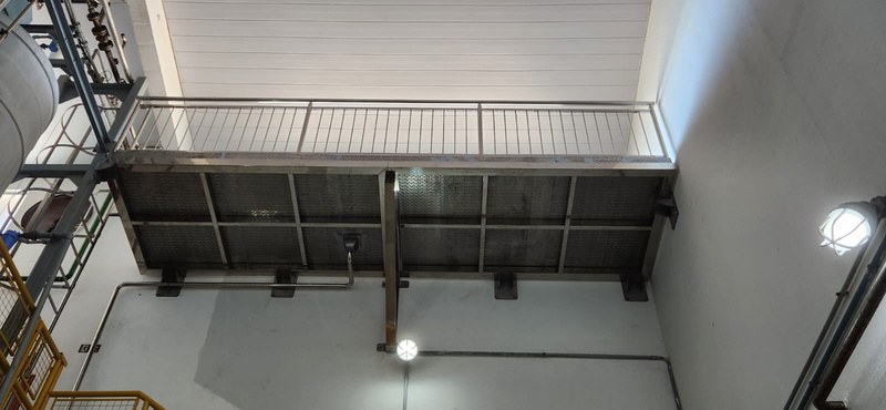Plataforma industrial em aço inox fabricada pela Faccinox